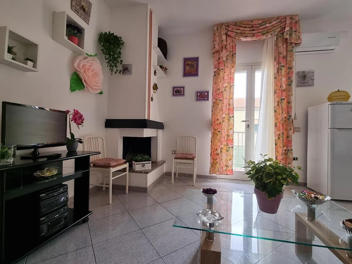 كاربونيا La Casa Di Sandra 0*,